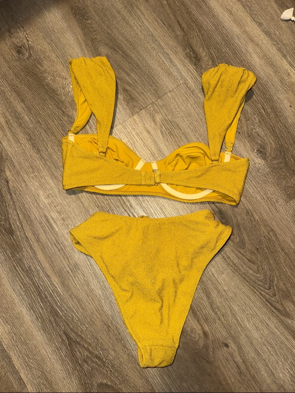 Bikini - Picture 2 of 3